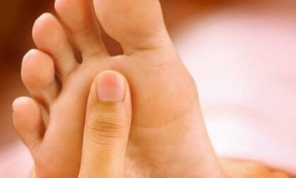Hoe te worden behandeld van nagelschimmel op de benen met huishoudelijke zeep